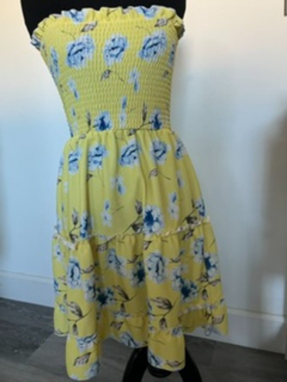🧡3/15 Angashion Floral Strapless Smoked Tiered Dress Yellow Women's S
